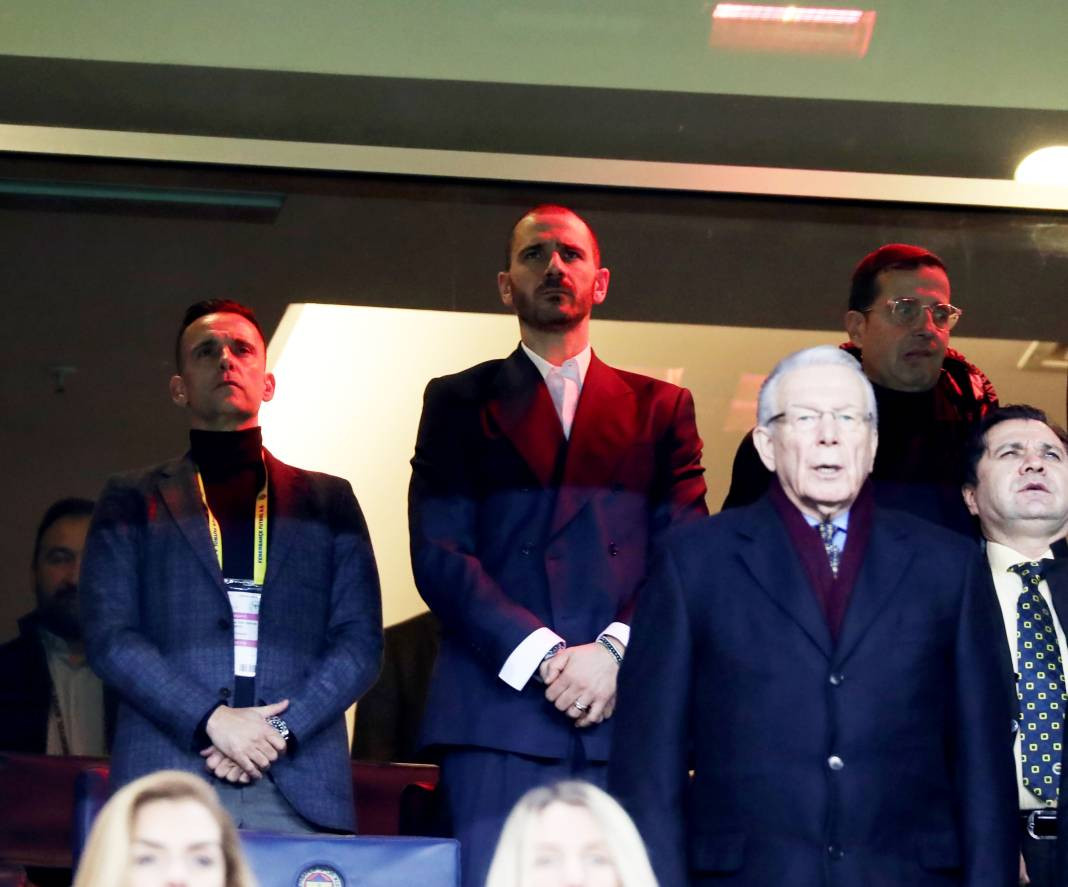 Dzeko maça sarışın güzel tribüne damga vurdu. Kadıköy'de güzeller geçidi - Resim: 54