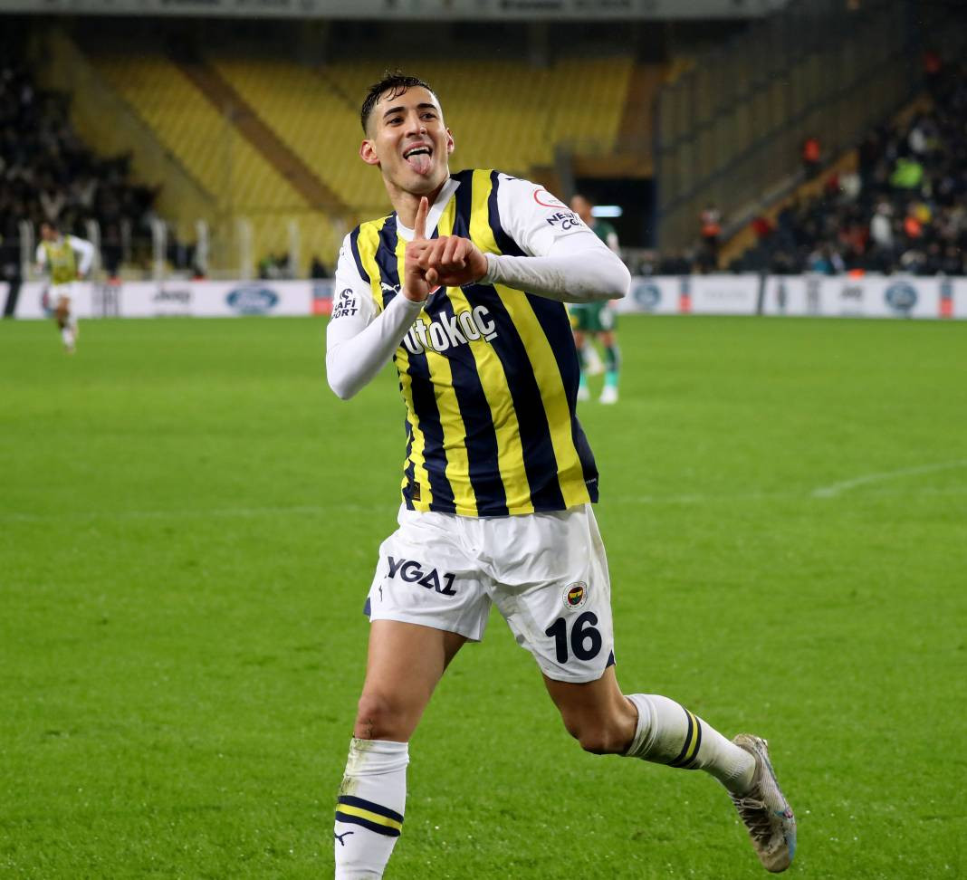 Dzeko maça sarışın güzel tribüne damga vurdu. Kadıköy'de güzeller geçidi - Resim: 36