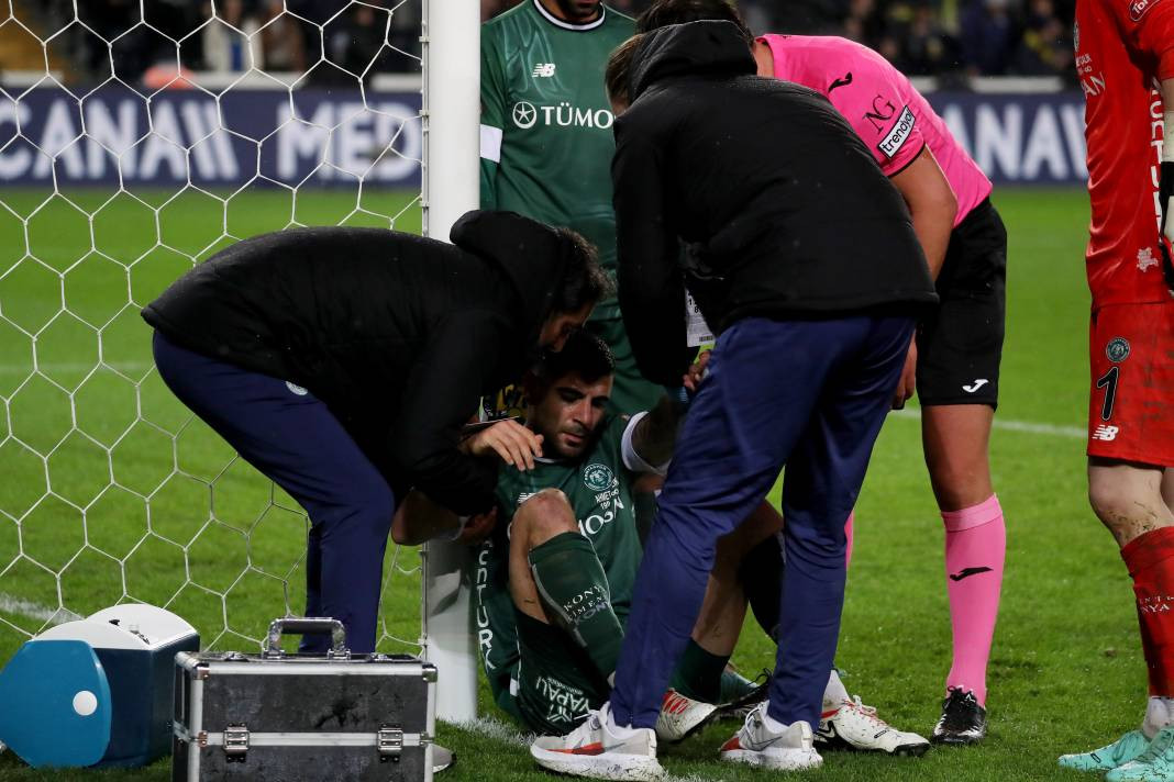 Dzeko maça sarışın güzel tribüne damga vurdu. Kadıköy'de güzeller geçidi - Resim: 75