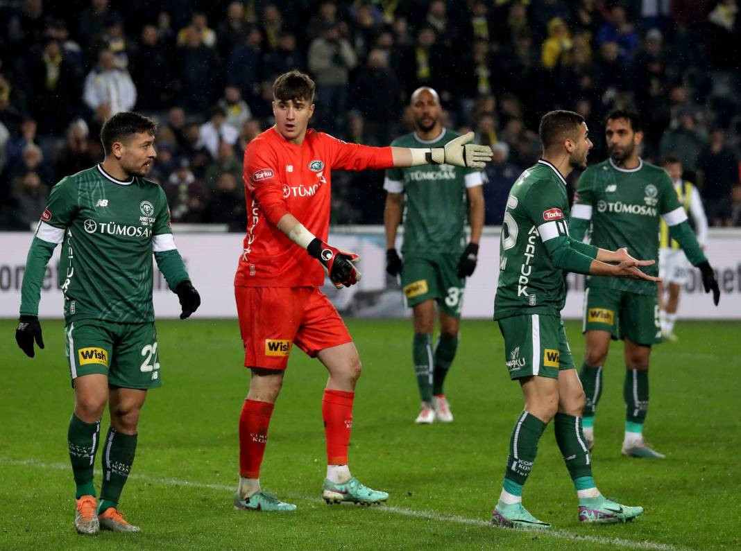 Dzeko maça sarışın güzel tribüne damga vurdu. Kadıköy'de güzeller geçidi - Resim: 73