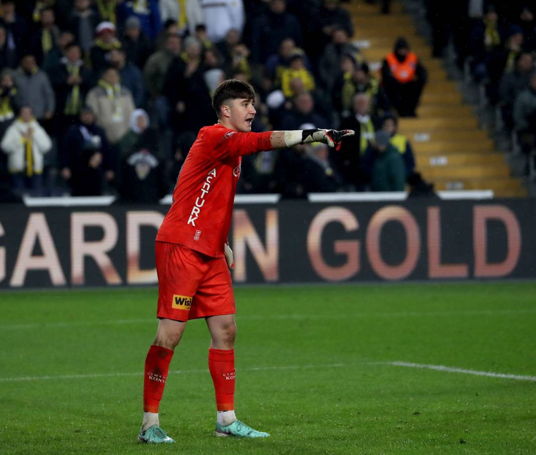 Dzeko maça sarışın güzel tribüne damga vurdu. Kadıköy'de güzeller geçidi - Resim: 72