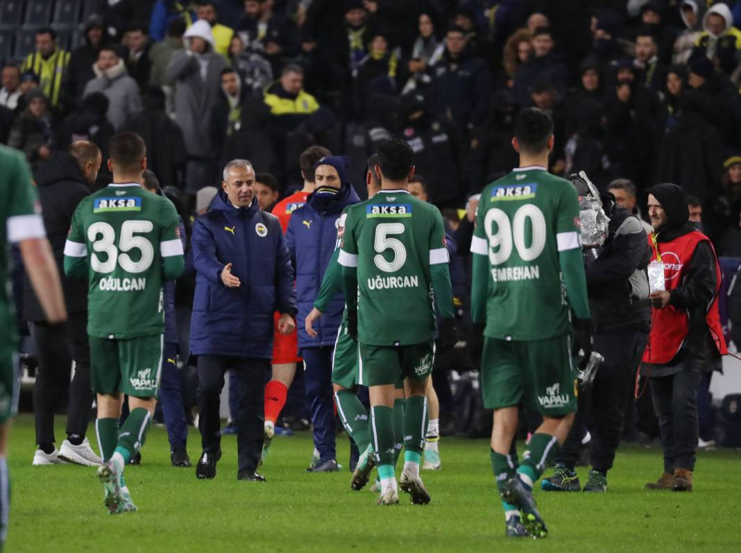 Dzeko maça sarışın güzel tribüne damga vurdu. Kadıköy'de güzeller geçidi - Resim: 69