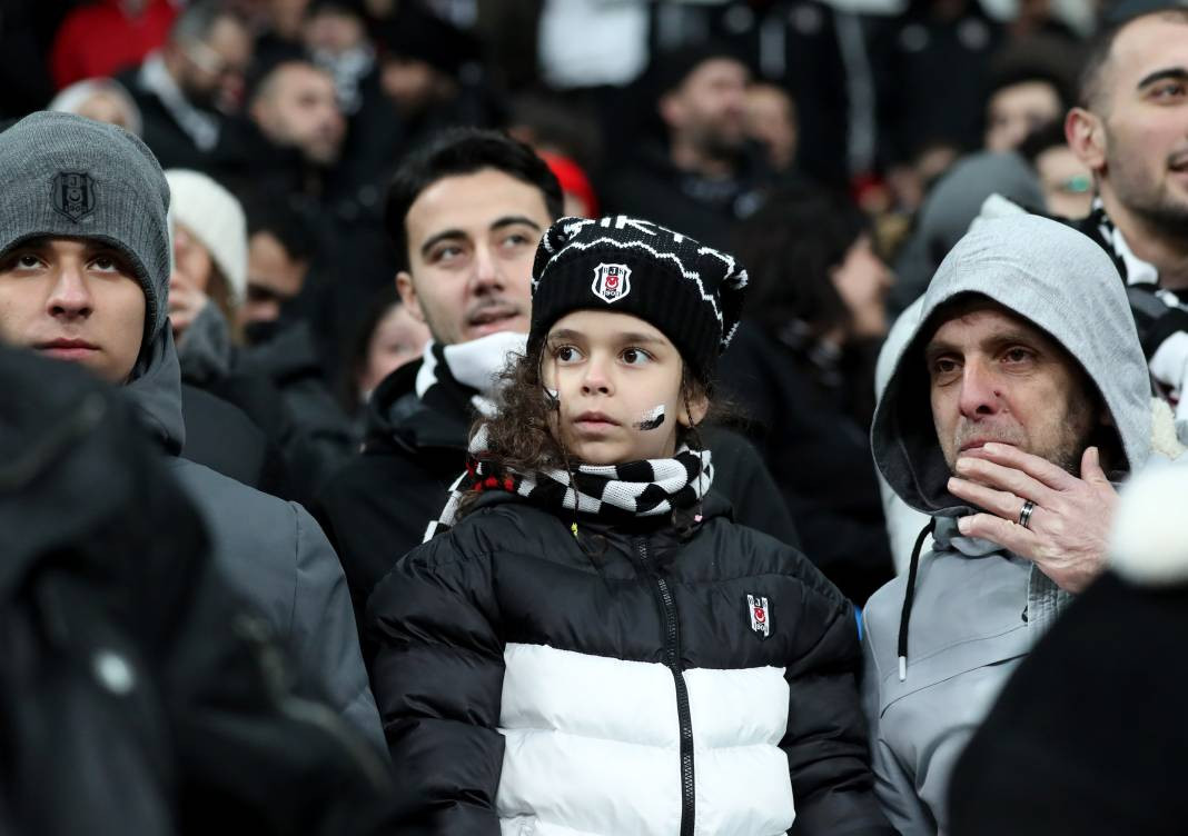 Fernando Santos ilk maçında neler yaptı neler. Taraftarları da coşturdu - Resim: 31