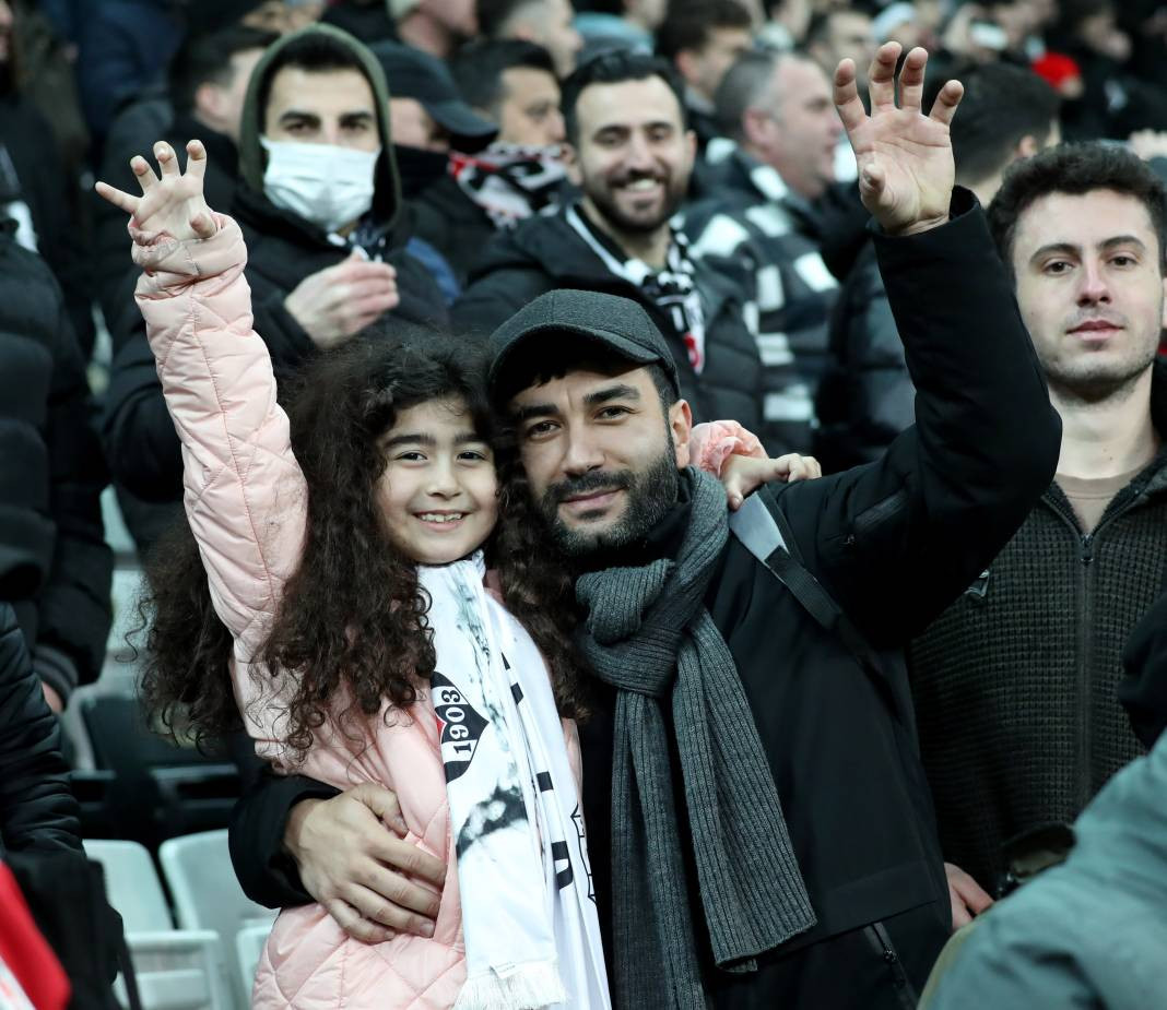 Fernando Santos ilk maçında neler yaptı neler. Taraftarları da coşturdu - Resim: 28