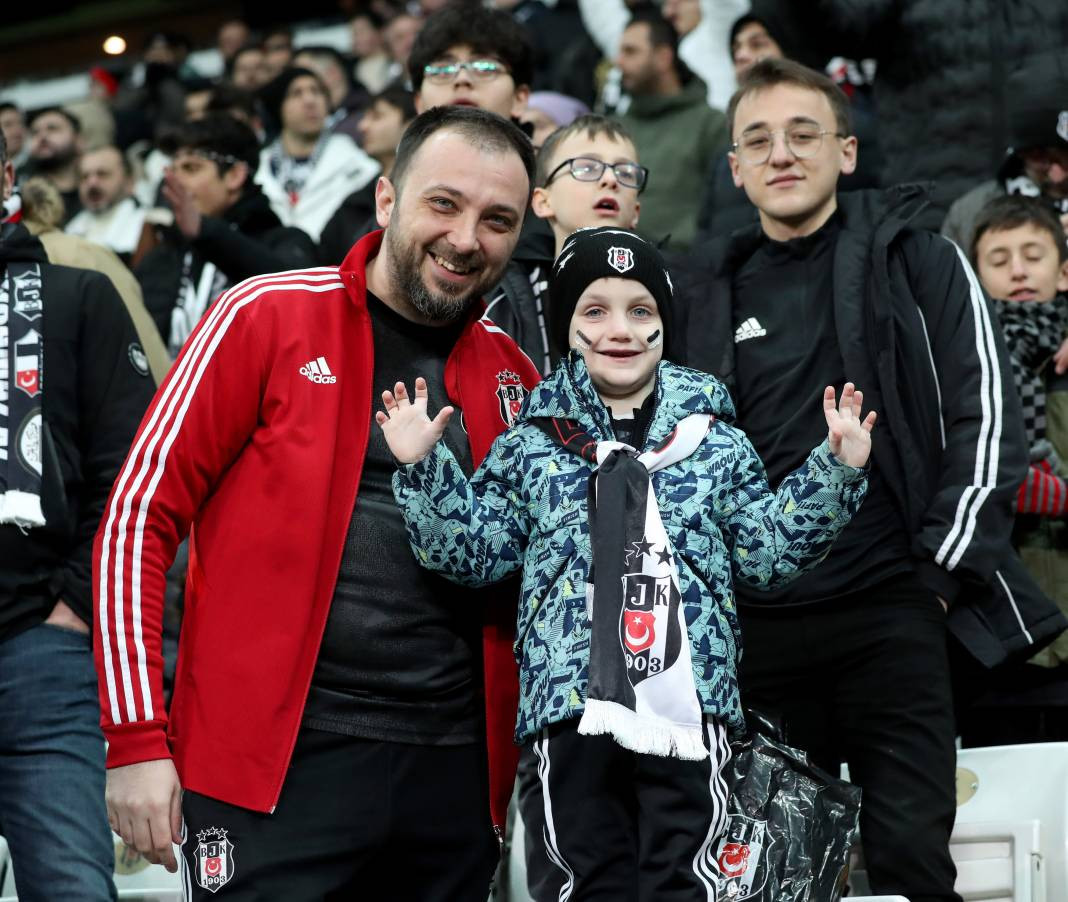 Fernando Santos ilk maçında neler yaptı neler. Taraftarları da coşturdu - Resim: 29