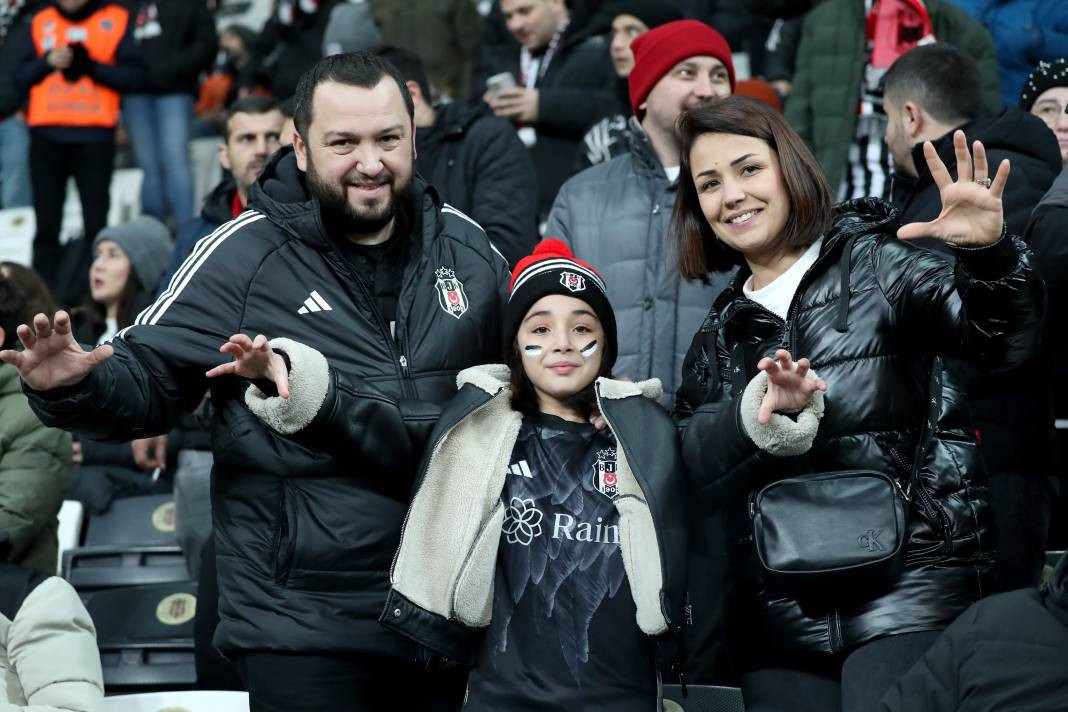 Fernando Santos ilk maçında neler yaptı neler. Taraftarları da coşturdu - Resim: 25