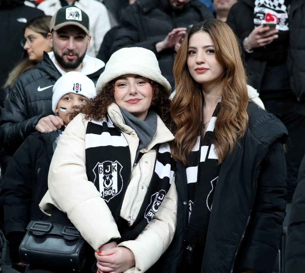 Fernando Santos ilk maçında neler yaptı neler. Taraftarları da coşturdu - Resim: 24