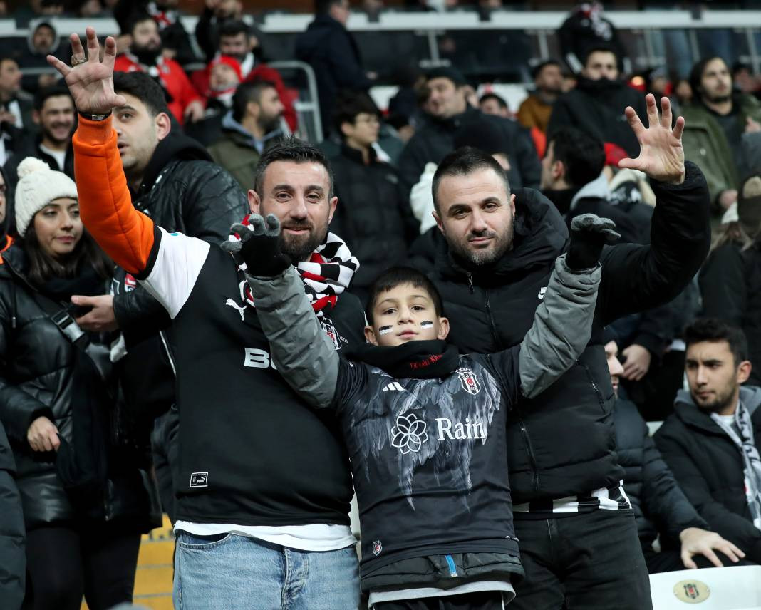 Fernando Santos ilk maçında neler yaptı neler. Taraftarları da coşturdu - Resim: 20