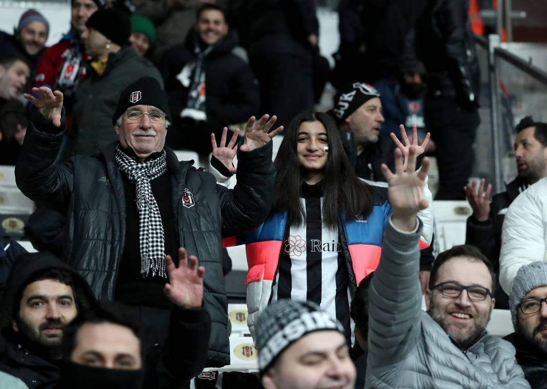 Fernando Santos ilk maçında neler yaptı neler. Taraftarları da coşturdu - Resim: 12