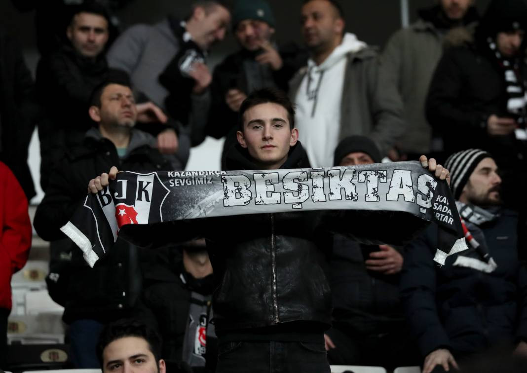 Fernando Santos ilk maçında neler yaptı neler. Taraftarları da coşturdu - Resim: 13