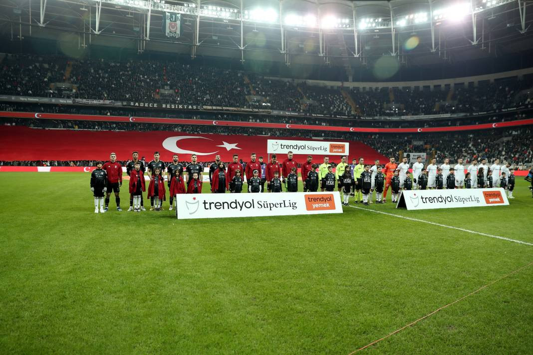 Fernando Santos ilk maçında neler yaptı neler. Taraftarları da coşturdu - Resim: 3