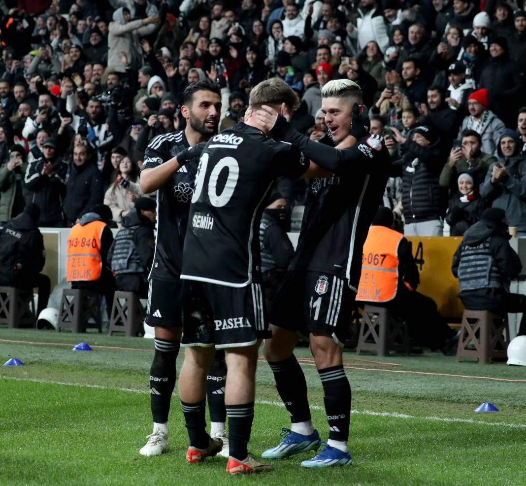 Fernando Santos ilk maçında neler yaptı neler. Taraftarları da coşturdu - Resim: 53