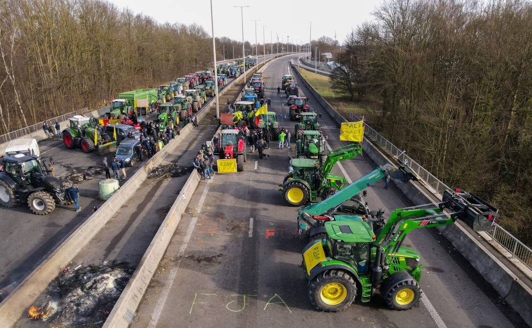 Çiftçiler şehri abluka altına aldı. Paris kuşatması - Resim: 2