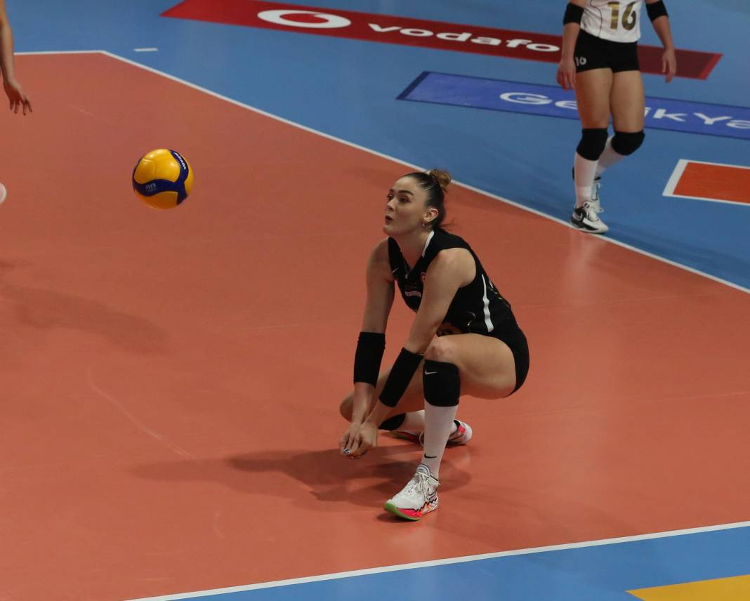 Zehra Güneş'in şov yaptığı maçta Vakıfbank Beşiktaş karşısında kazandı. Maçın tüm fotoğrafları - Resim: 63