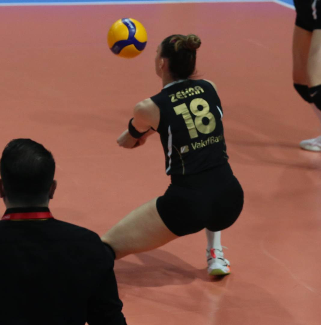 Zehra Güneş'in şov yaptığı maçta Vakıfbank Beşiktaş karşısında kazandı. Maçın tüm fotoğrafları - Resim: 61