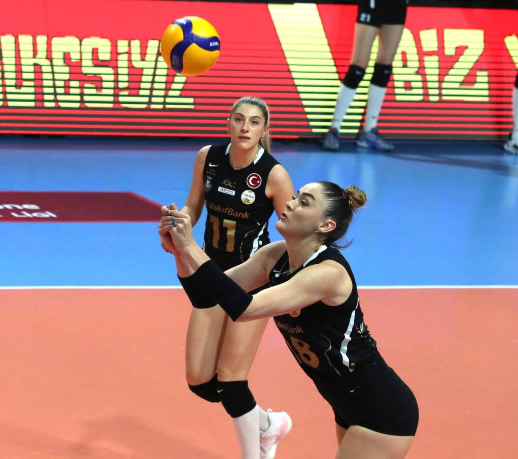 Zehra Güneş'in şov yaptığı maçta Vakıfbank Beşiktaş karşısında kazandı. Maçın tüm fotoğrafları - Resim: 57