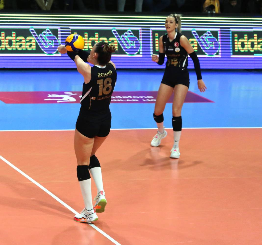 Zehra Güneş'in şov yaptığı maçta Vakıfbank Beşiktaş karşısında kazandı. Maçın tüm fotoğrafları - Resim: 55