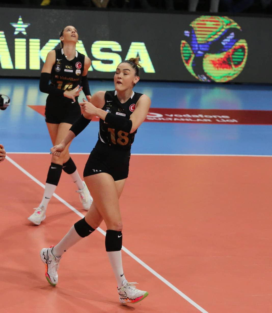 Zehra Güneş'in şov yaptığı maçta Vakıfbank Beşiktaş karşısında kazandı. Maçın tüm fotoğrafları - Resim: 54