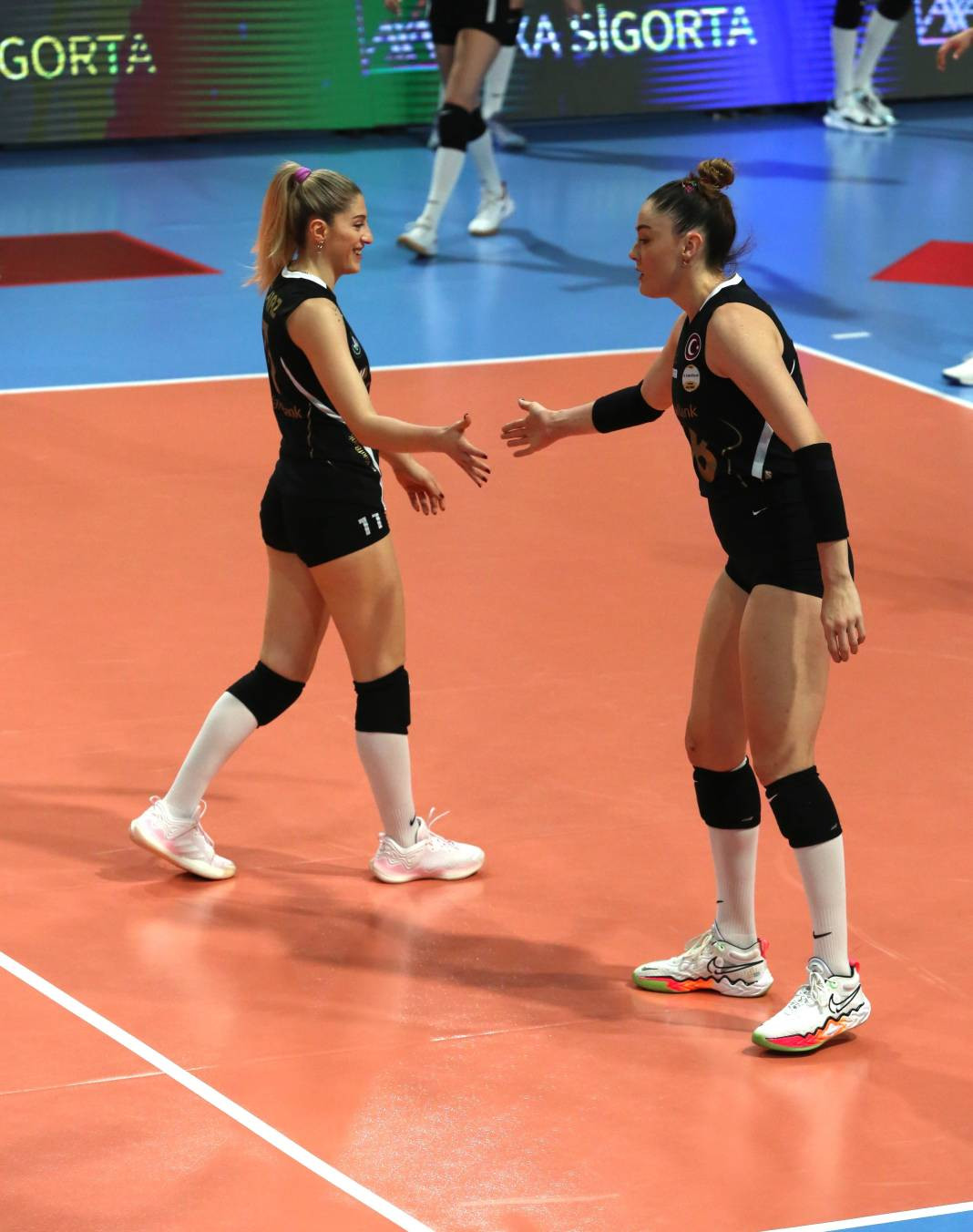 Zehra Güneş'in şov yaptığı maçta Vakıfbank Beşiktaş karşısında kazandı. Maçın tüm fotoğrafları - Resim: 52