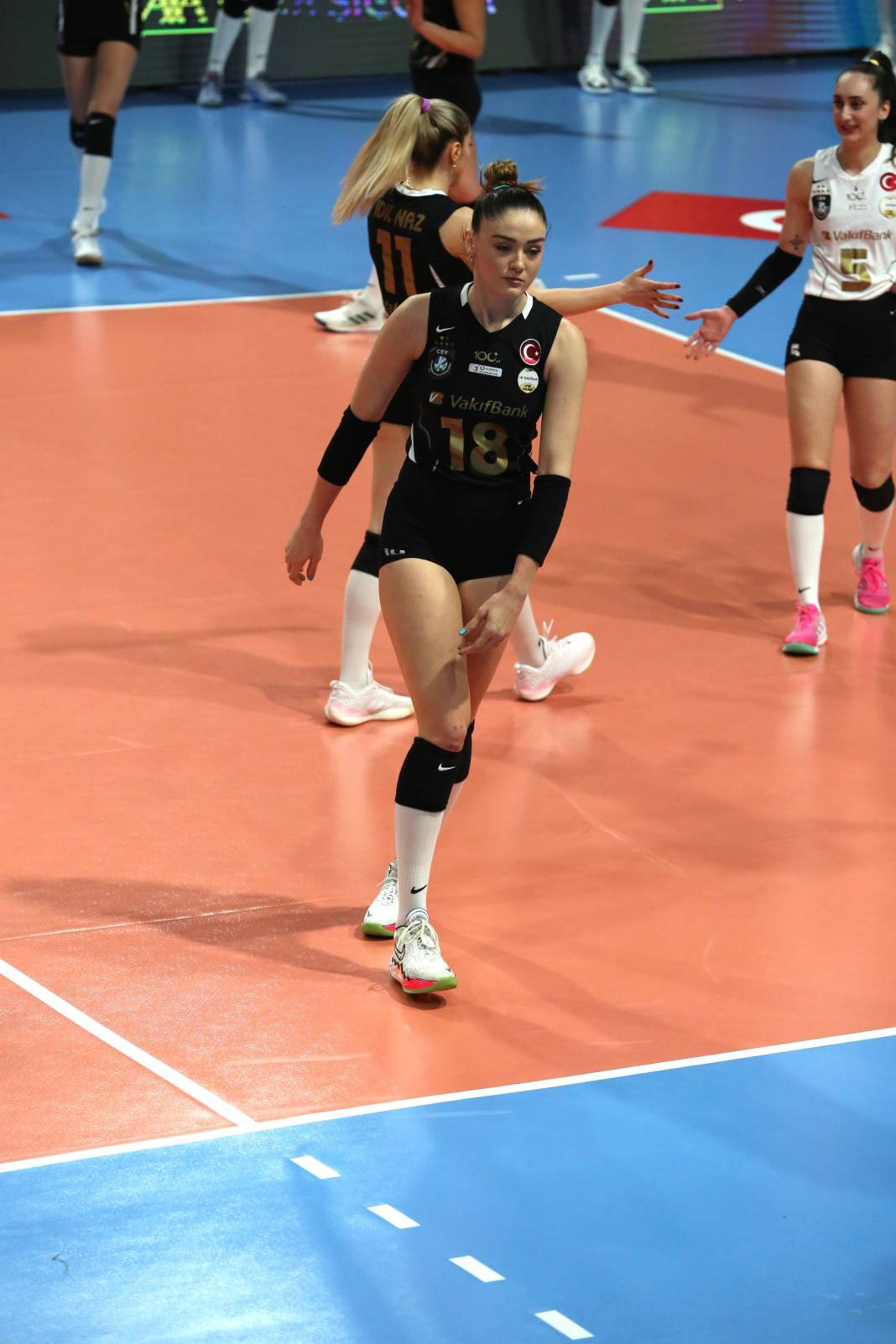 Zehra Güneş'in şov yaptığı maçta Vakıfbank Beşiktaş karşısında kazandı. Maçın tüm fotoğrafları - Resim: 49