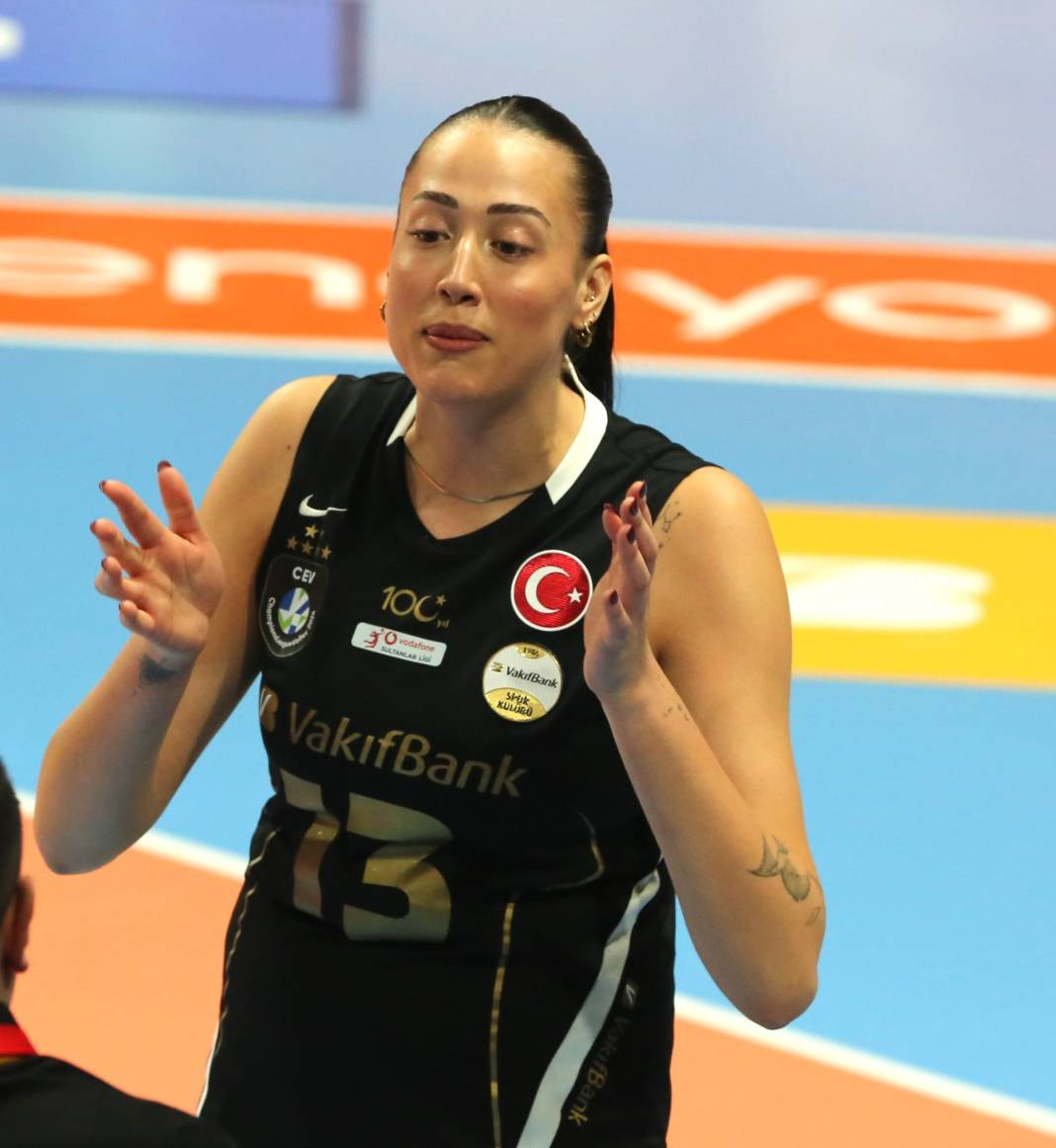 Zehra Güneş'in şov yaptığı maçta Vakıfbank Beşiktaş karşısında kazandı. Maçın tüm fotoğrafları - Resim: 53