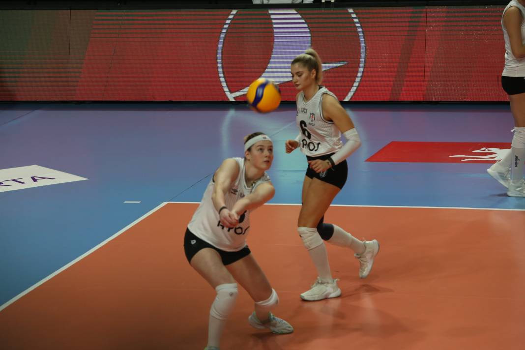 Zehra Güneş'in şov yaptığı maçta Vakıfbank Beşiktaş karşısında kazandı. Maçın tüm fotoğrafları - Resim: 42
