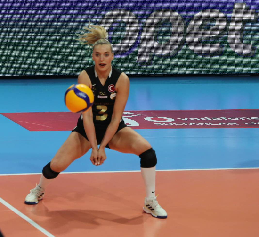 Zehra Güneş'in şov yaptığı maçta Vakıfbank Beşiktaş karşısında kazandı. Maçın tüm fotoğrafları - Resim: 46
