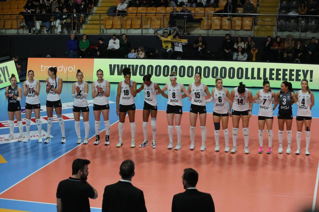 Zehra Güneş'in şov yaptığı maçta Vakıfbank Beşiktaş karşısında kazandı. Maçın tüm fotoğrafları - Resim: 41