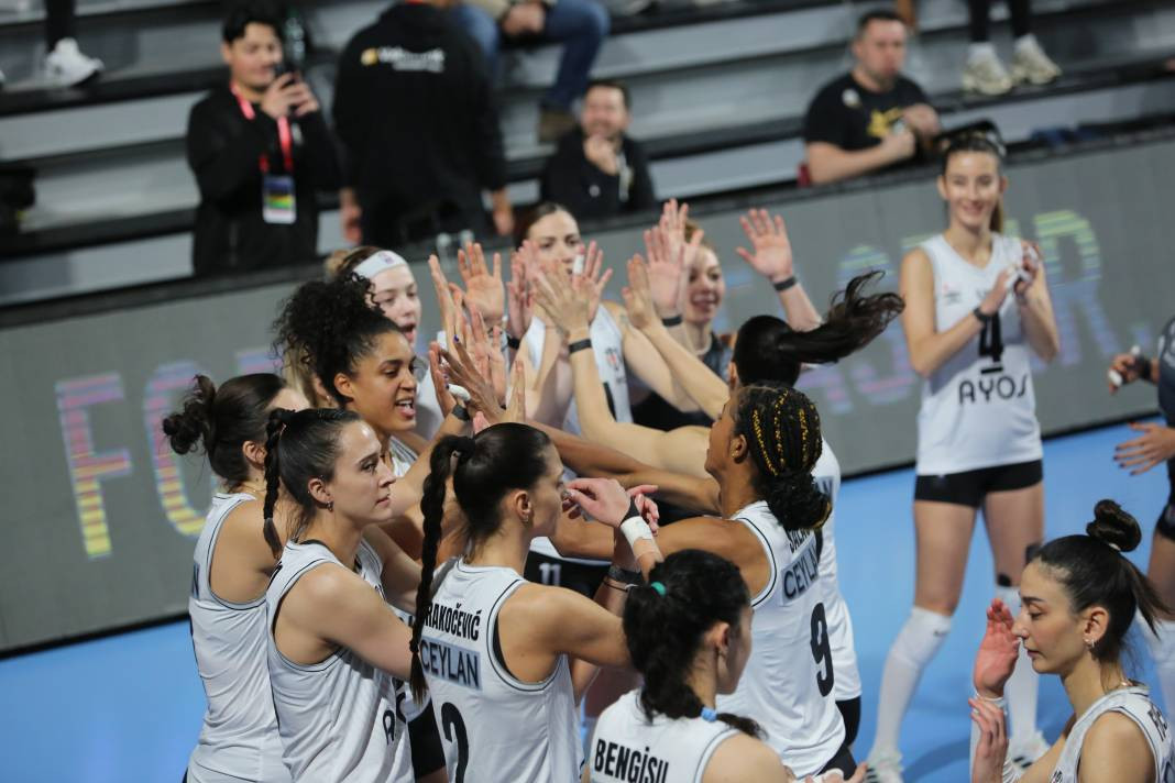 Zehra Güneş'in şov yaptığı maçta Vakıfbank Beşiktaş karşısında kazandı. Maçın tüm fotoğrafları - Resim: 38