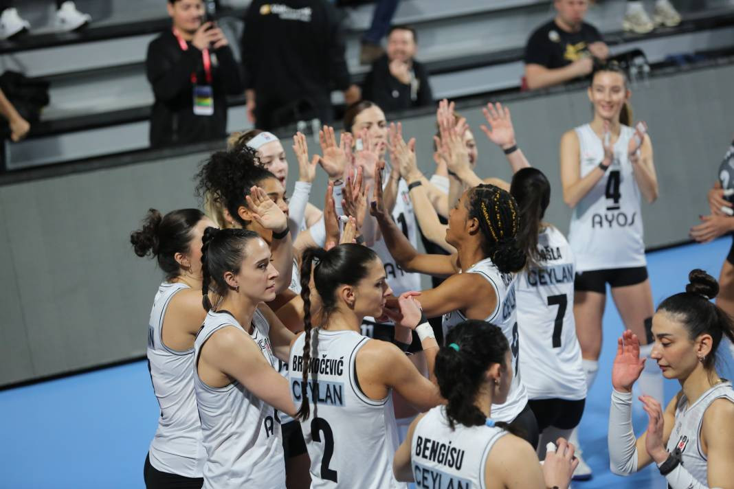 Zehra Güneş'in şov yaptığı maçta Vakıfbank Beşiktaş karşısında kazandı. Maçın tüm fotoğrafları - Resim: 36
