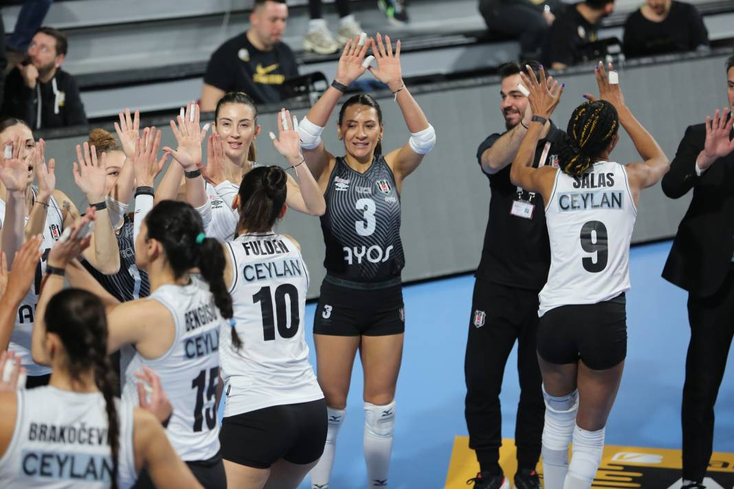 Zehra Güneş'in şov yaptığı maçta Vakıfbank Beşiktaş karşısında kazandı. Maçın tüm fotoğrafları - Resim: 35