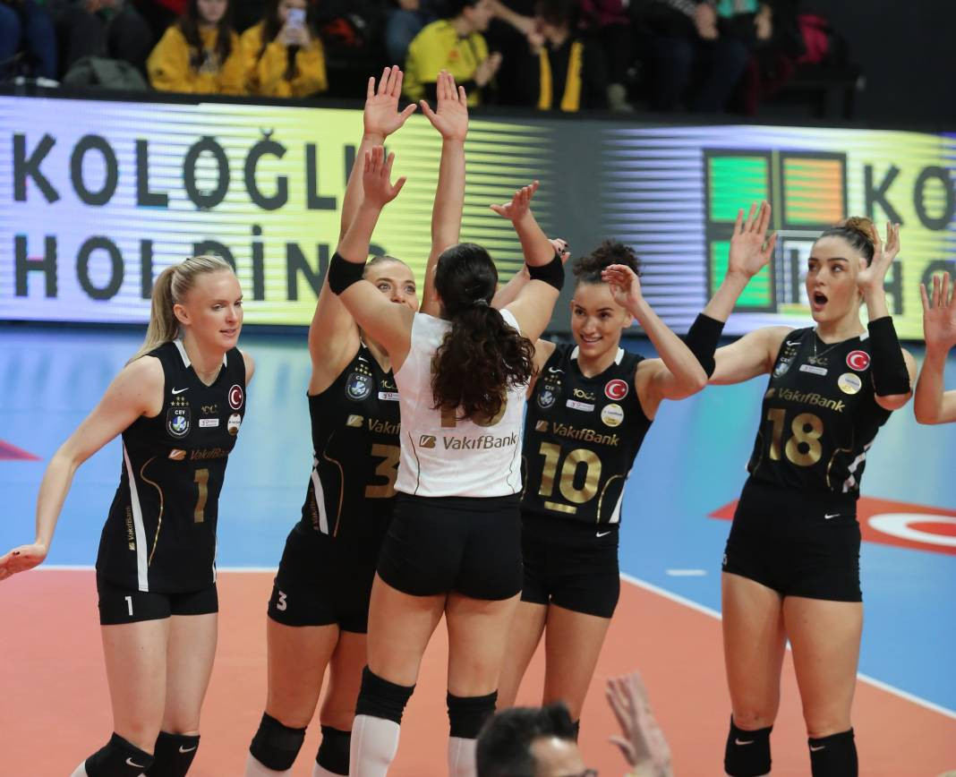 Zehra Güneş'in şov yaptığı maçta Vakıfbank Beşiktaş karşısında kazandı. Maçın tüm fotoğrafları - Resim: 31