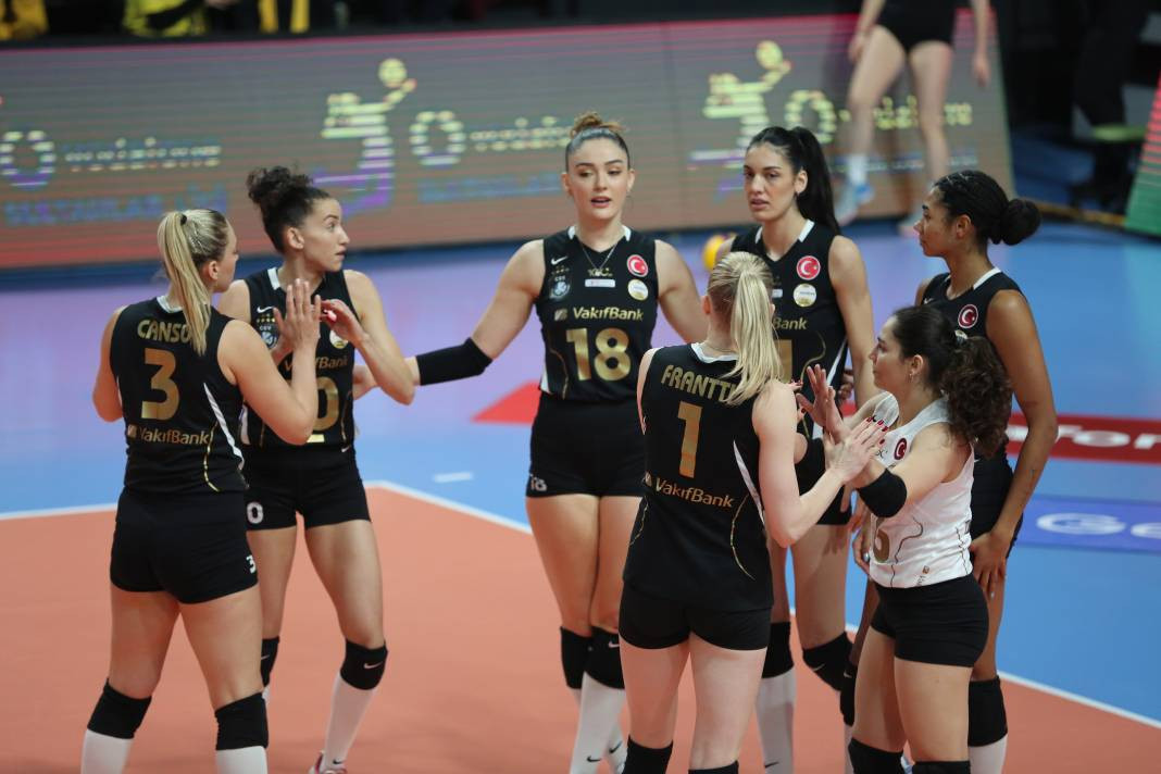 Zehra Güneş'in şov yaptığı maçta Vakıfbank Beşiktaş karşısında kazandı. Maçın tüm fotoğrafları - Resim: 17
