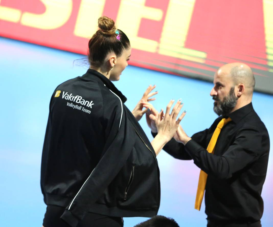 Zehra Güneş'in şov yaptığı maçta Vakıfbank Beşiktaş karşısında kazandı. Maçın tüm fotoğrafları - Resim: 28