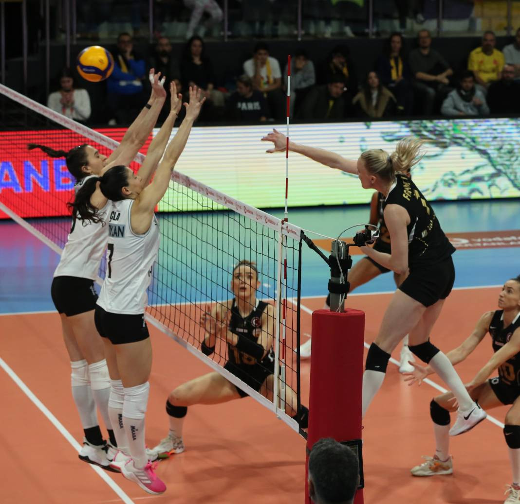 Zehra Güneş'in şov yaptığı maçta Vakıfbank Beşiktaş karşısında kazandı. Maçın tüm fotoğrafları - Resim: 14