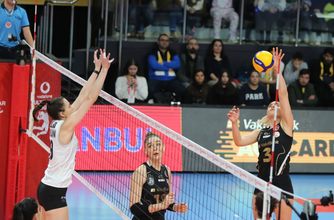 Zehra Güneş'in şov yaptığı maçta Vakıfbank Beşiktaş karşısında kazandı. Maçın tüm fotoğrafları - Resim: 11