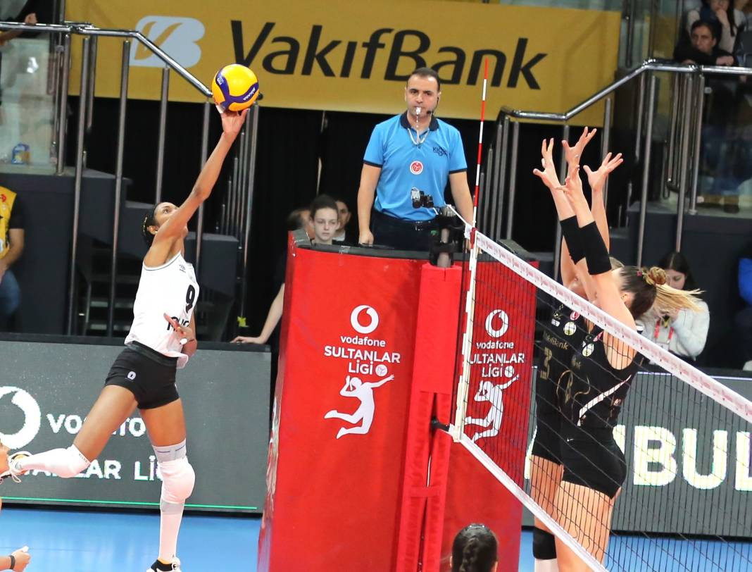 Zehra Güneş'in şov yaptığı maçta Vakıfbank Beşiktaş karşısında kazandı. Maçın tüm fotoğrafları - Resim: 10