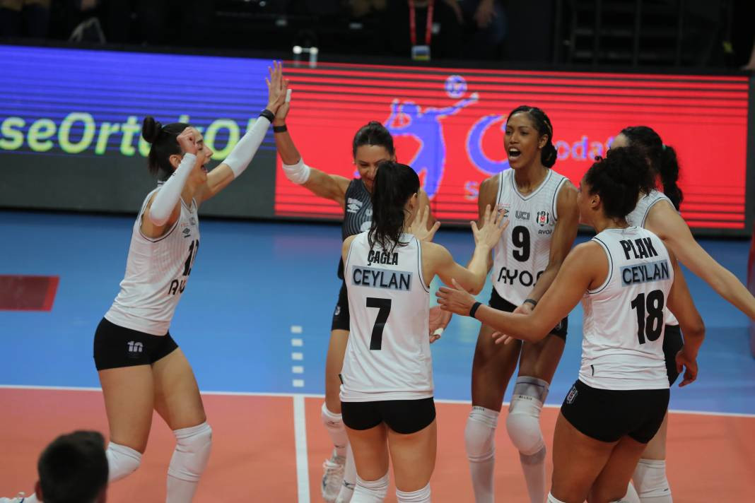 Zehra Güneş'in şov yaptığı maçta Vakıfbank Beşiktaş karşısında kazandı. Maçın tüm fotoğrafları - Resim: 3