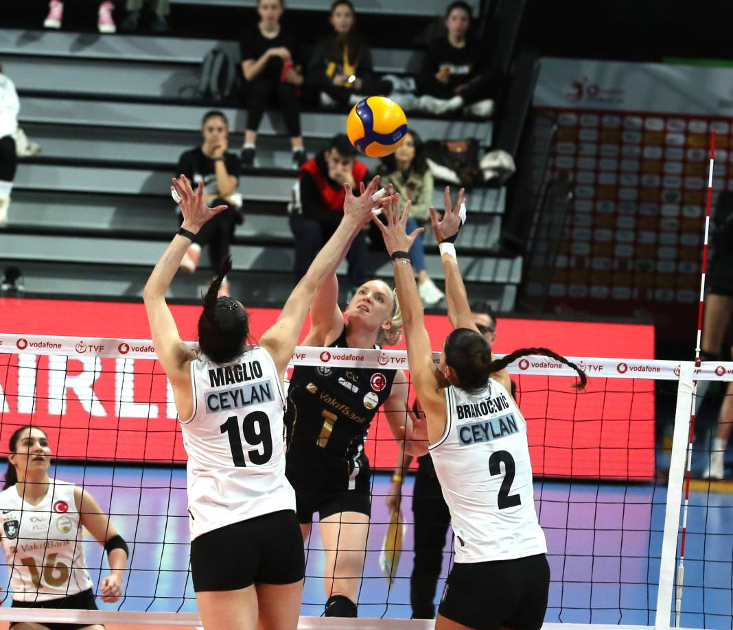 Zehra Güneş'in şov yaptığı maçta Vakıfbank Beşiktaş karşısında kazandı. Maçın tüm fotoğrafları - Resim: 112