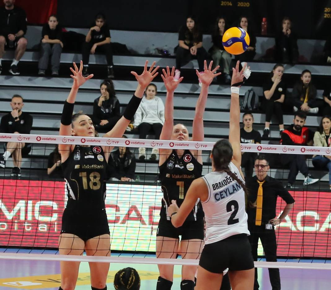 Zehra Güneş'in şov yaptığı maçta Vakıfbank Beşiktaş karşısında kazandı. Maçın tüm fotoğrafları - Resim: 106