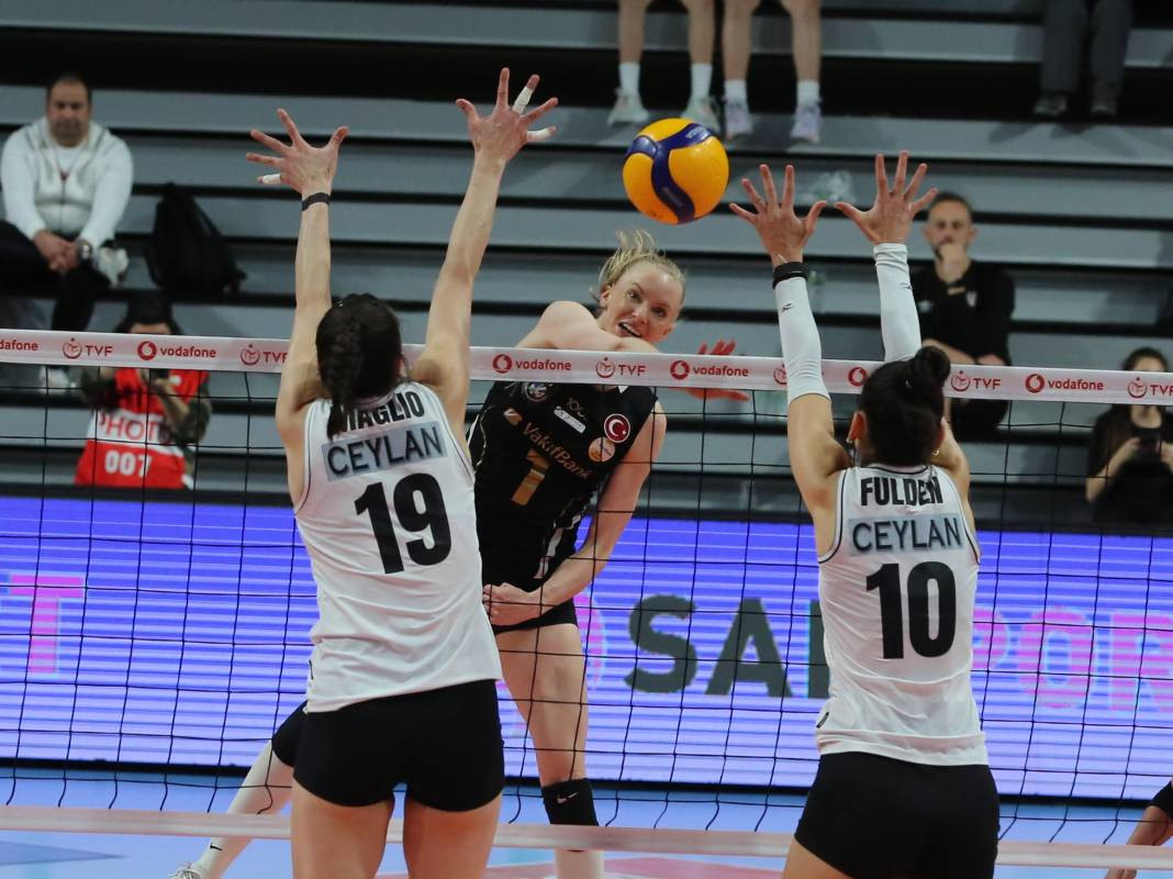 Zehra Güneş'in şov yaptığı maçta Vakıfbank Beşiktaş karşısında kazandı. Maçın tüm fotoğrafları - Resim: 102