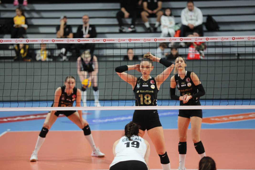 Zehra Güneş'in şov yaptığı maçta Vakıfbank Beşiktaş karşısında kazandı. Maçın tüm fotoğrafları - Resim: 92