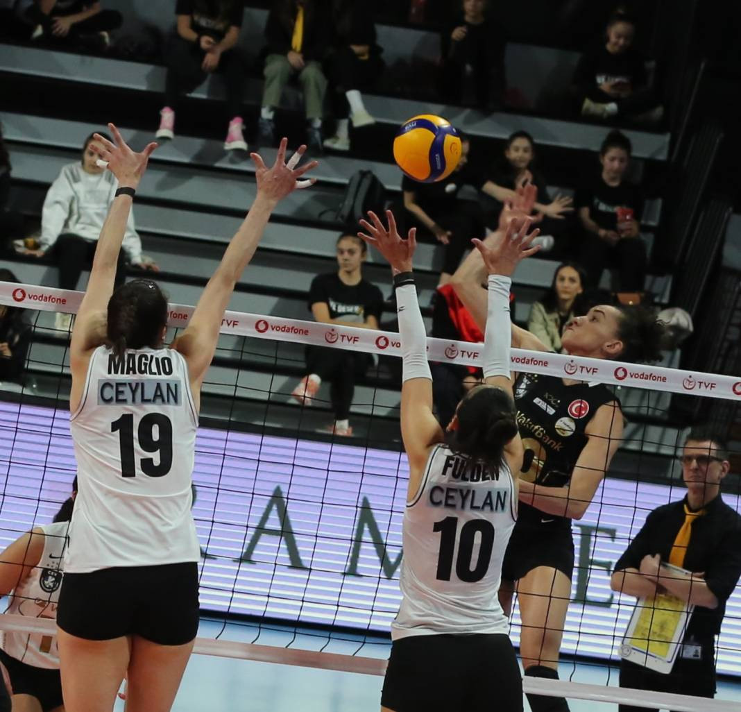 Zehra Güneş'in şov yaptığı maçta Vakıfbank Beşiktaş karşısında kazandı. Maçın tüm fotoğrafları - Resim: 99