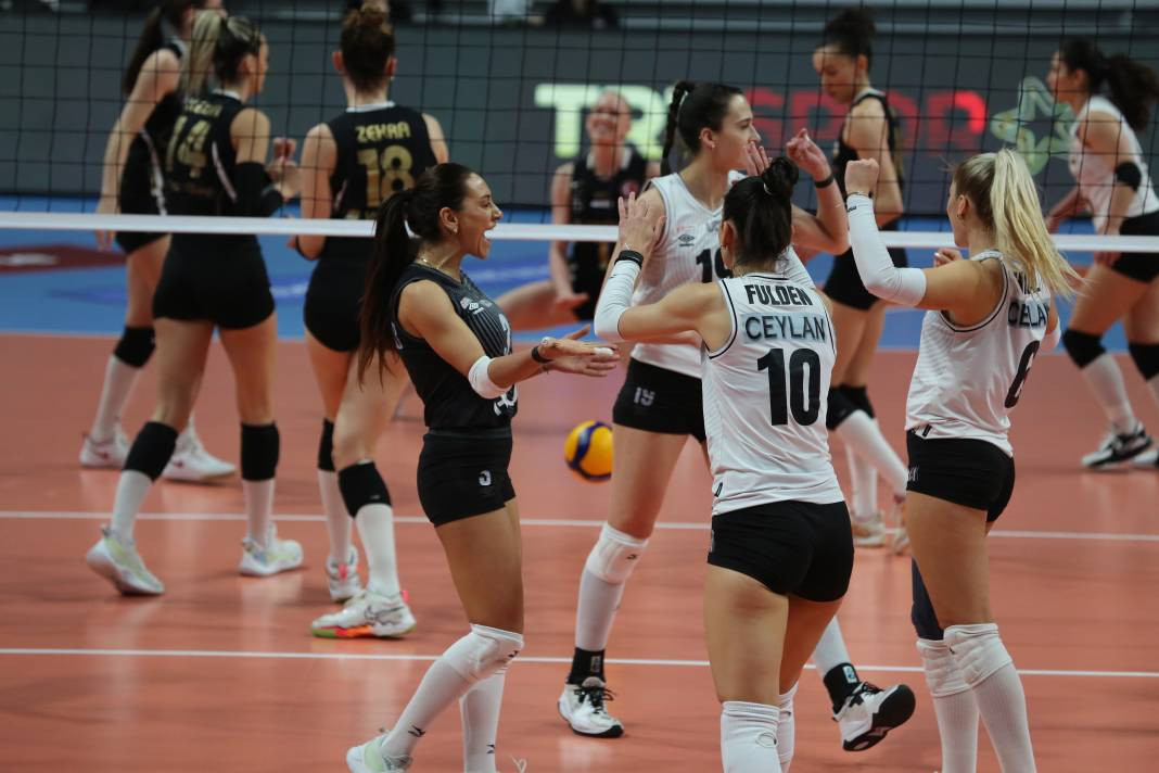 Zehra Güneş'in şov yaptığı maçta Vakıfbank Beşiktaş karşısında kazandı. Maçın tüm fotoğrafları - Resim: 89