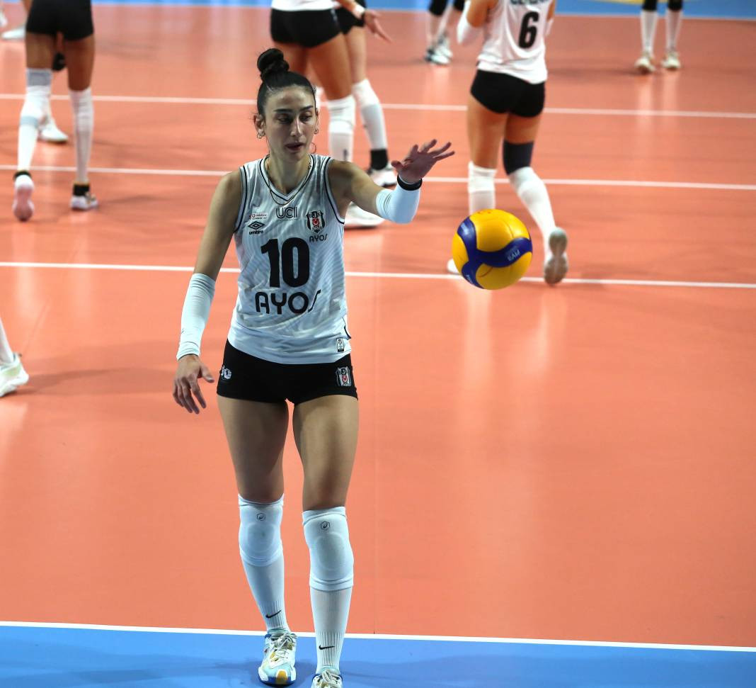 Zehra Güneş'in şov yaptığı maçta Vakıfbank Beşiktaş karşısında kazandı. Maçın tüm fotoğrafları - Resim: 93
