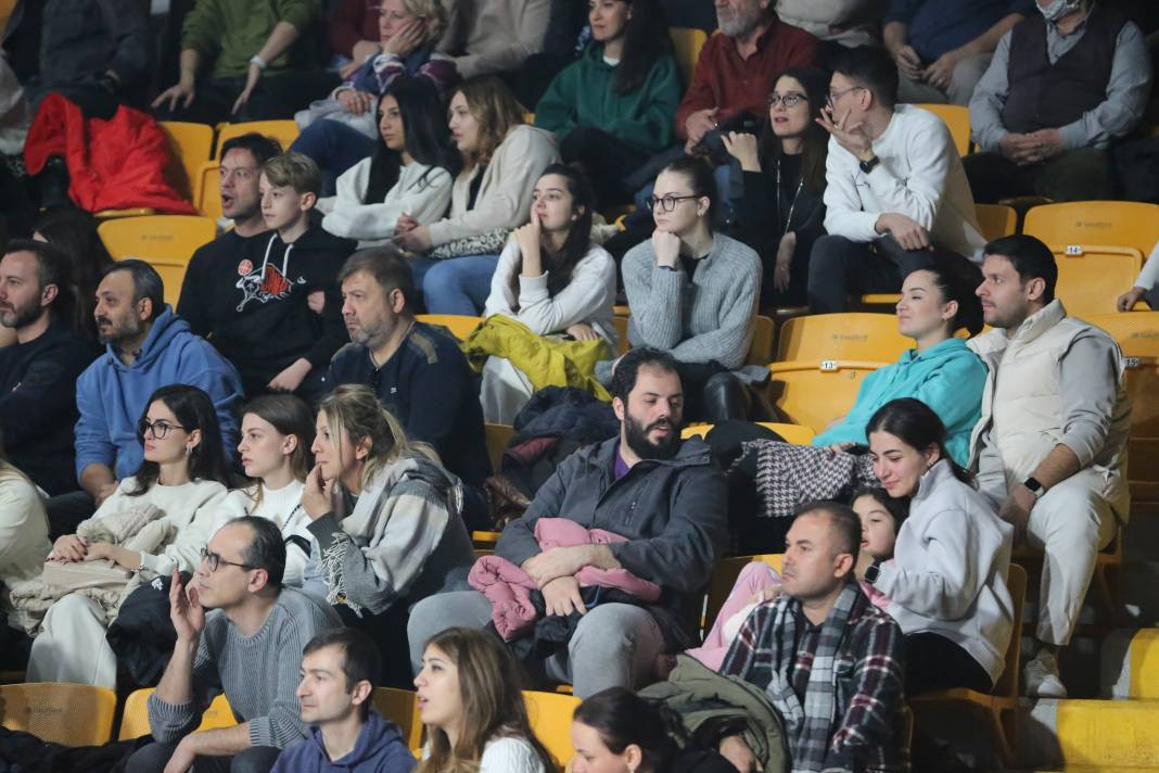 Zehra Güneş'in şov yaptığı maçta Vakıfbank Beşiktaş karşısında kazandı. Maçın tüm fotoğrafları - Resim: 87