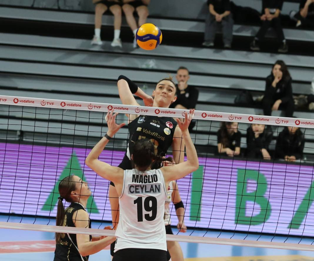 Zehra Güneş'in şov yaptığı maçta Vakıfbank Beşiktaş karşısında kazandı. Maçın tüm fotoğrafları - Resim: 91