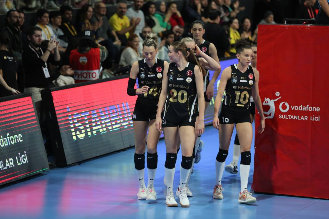 Zehra Güneş'in şov yaptığı maçta Vakıfbank Beşiktaş karşısında kazandı. Maçın tüm fotoğrafları - Resim: 84