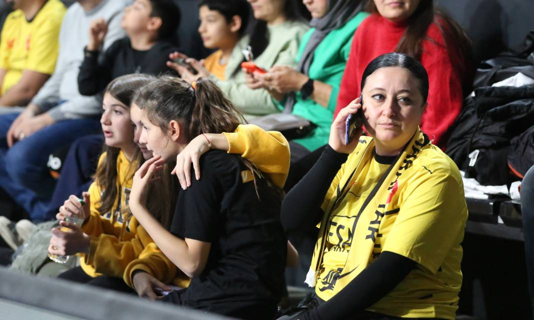 Zehra Güneş'in şov yaptığı maçta Vakıfbank Beşiktaş karşısında kazandı. Maçın tüm fotoğrafları - Resim: 80