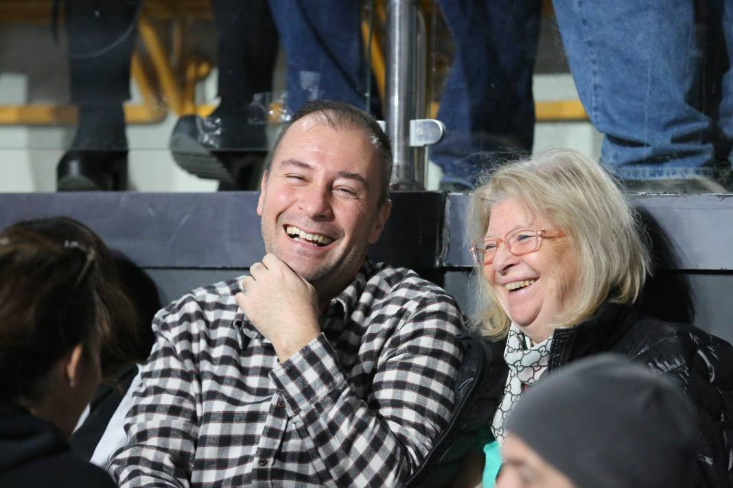 Zehra Güneş'in şov yaptığı maçta Vakıfbank Beşiktaş karşısında kazandı. Maçın tüm fotoğrafları - Resim: 75